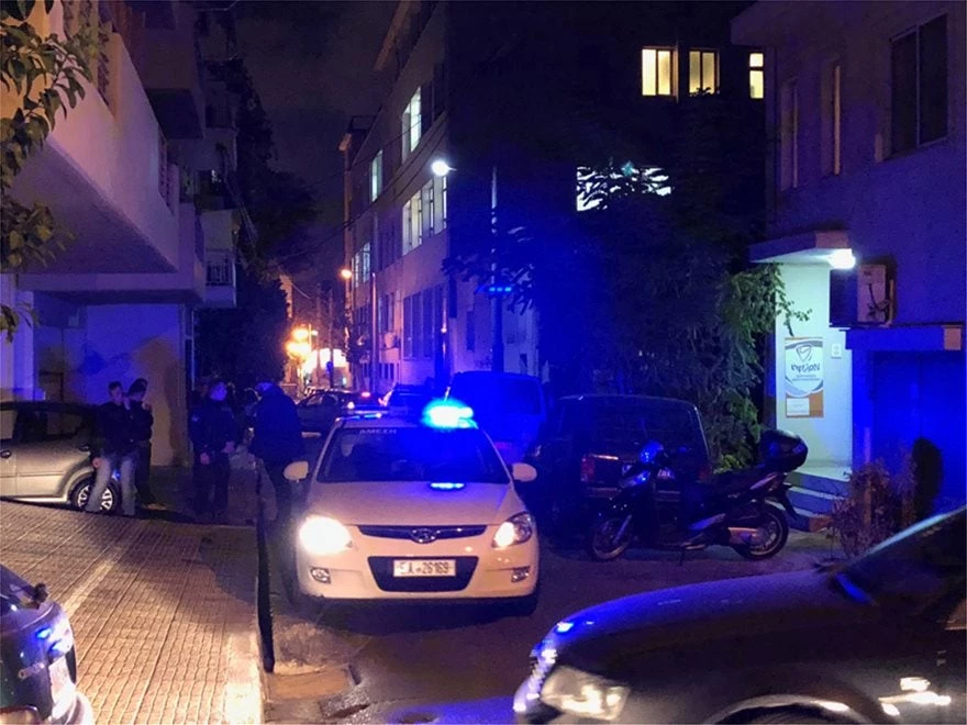 Ενέδρα θανάτου στον Πειραιά – Πυροβόλησαν νονό της νύχτας – Σε κρίσιμη κατάσταση στο νοσοκομείο (εικόνες,βίντεο)